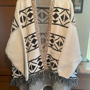 POL Black and White Geometric Poncho